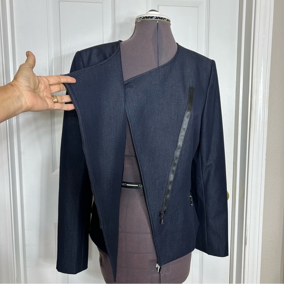 Tahari Ladies Navy Crop Tailored Structured Shoulder Pad Lined Moto Jacket 10 - Picture 3 of 15